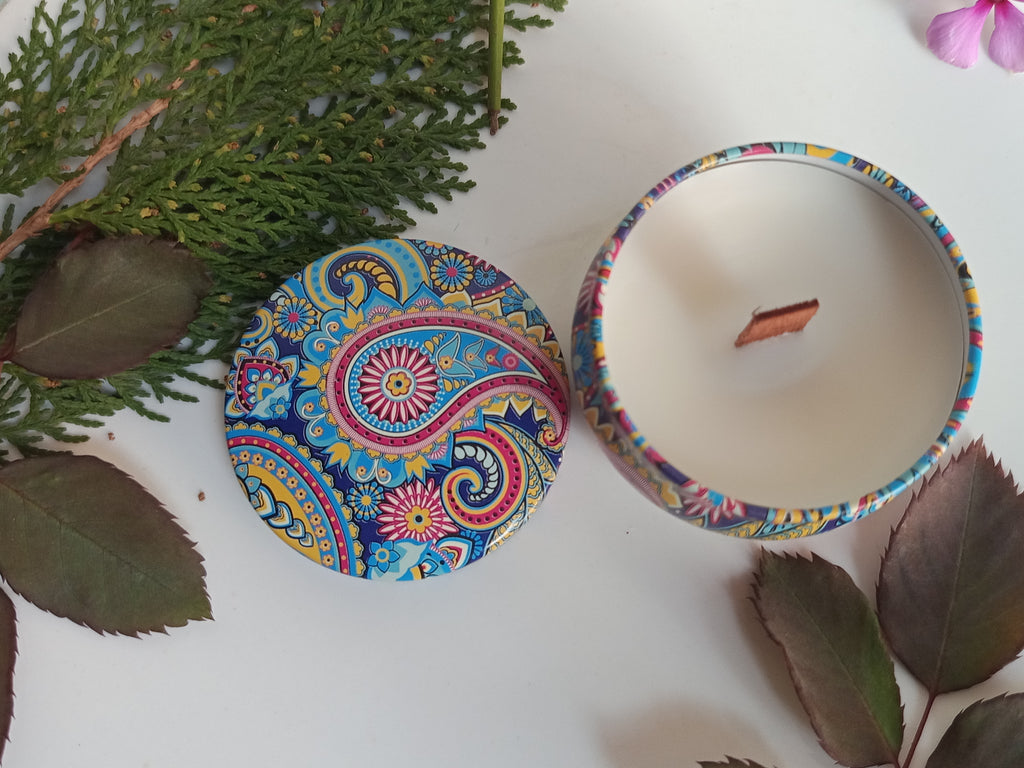 Tin Jar / Wooden Stick Soya Wax Candle &nbsp; &nbsp; <p>Choose the wax color and scent of your choice</p>