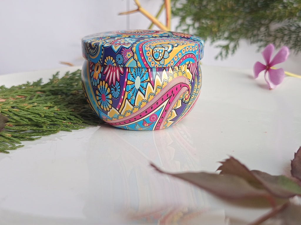 Tin Jar / Wooden Stick Soya Wax Candle &nbsp; &nbsp; <p>Choose the wax color and scent of your choice</p>